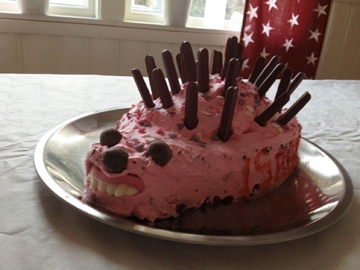 6. This cake is a masterpiece ... of HORROR!