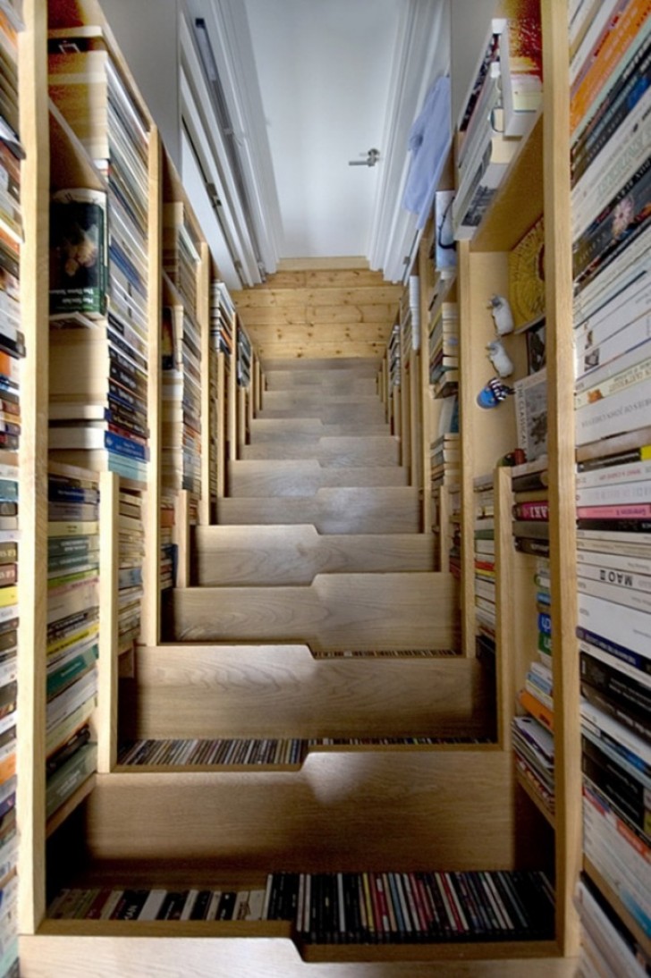 6. Una escalera transformda en una libreria.