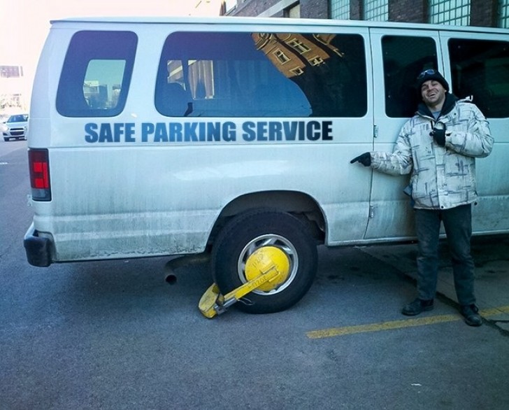 7. Het busje van de veilige parkeerplaats is geblokkeerd met een wielklem!