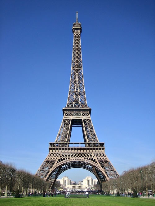 4. La pelouse de la Tour Eiffel