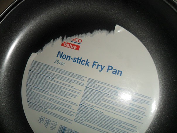 5. Pannan ska vara non-stick, men att använda den första gången kan ta dagar!