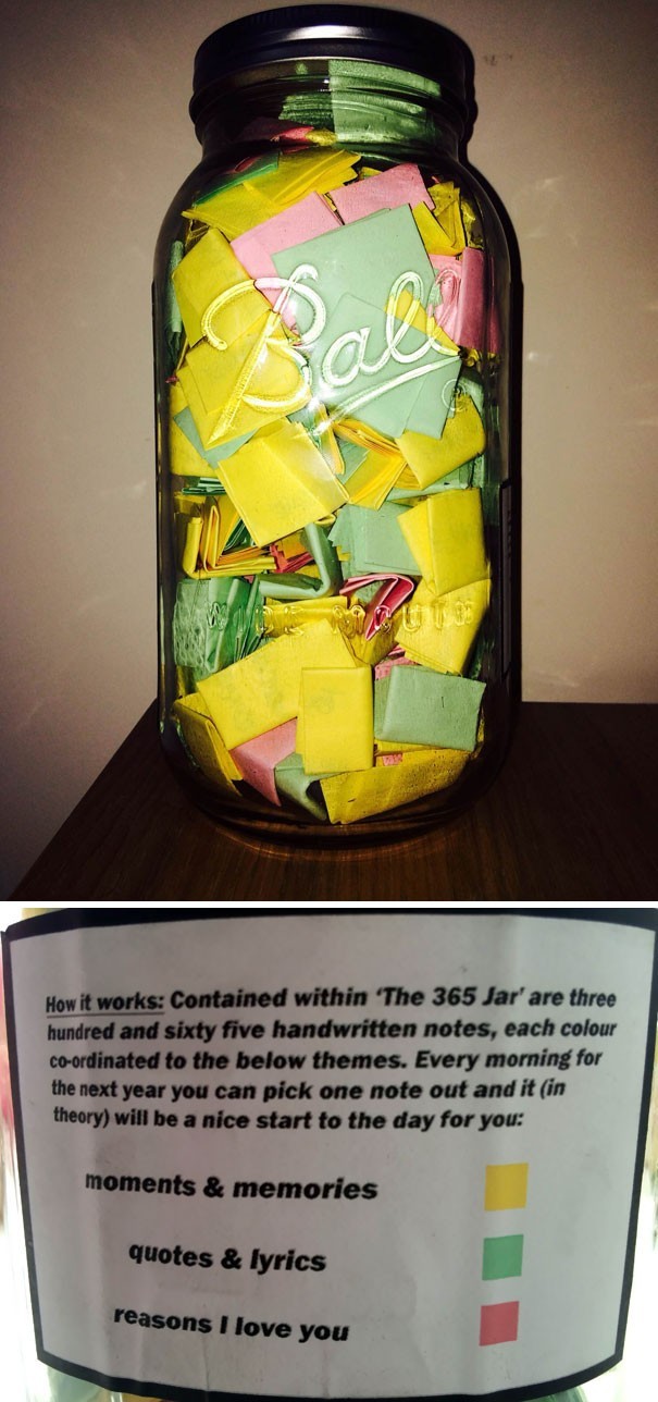 In this jar, my husband has put 365 messages! The yellow ones recall a special moment together, on the green ones there is a love quote, and the pink ones give a reason why he loves me!