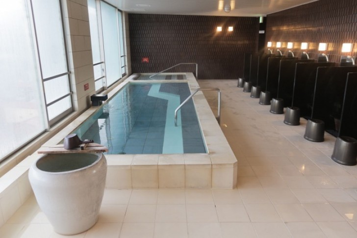 11. If you do not have time to go home and have a shower, just go to these luxurious modern public baths!