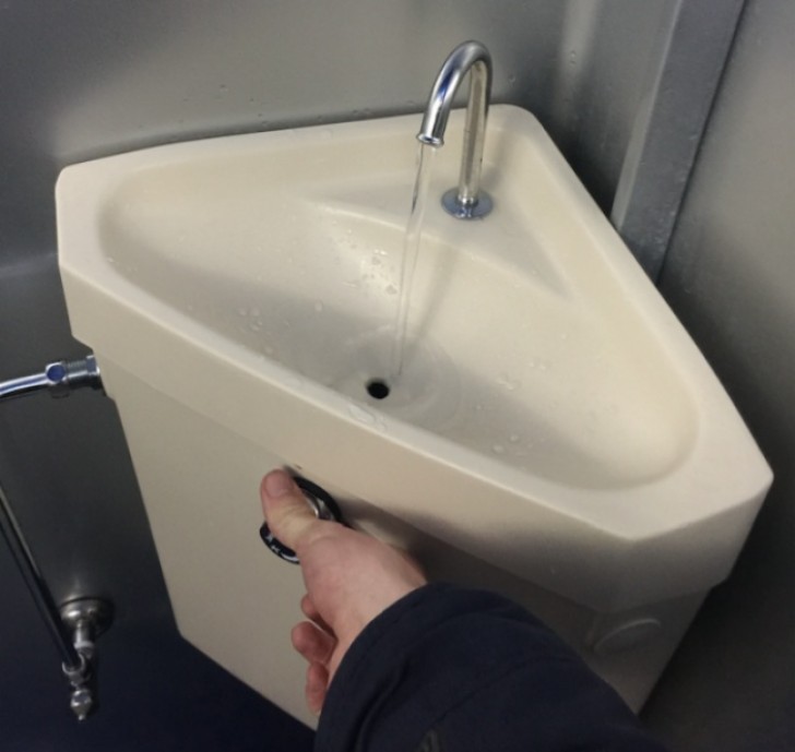 8. Toilets with a sink on the tank so that the tank is filled with the excess tap water, to avoid unnecessary waste!