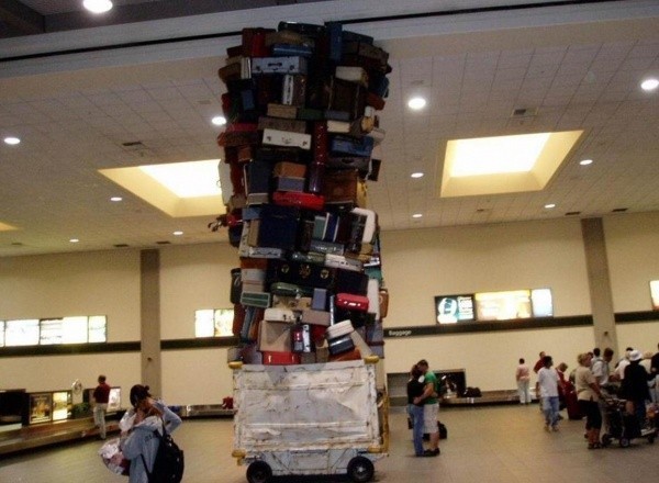 Transport med väskor på en flygpkats