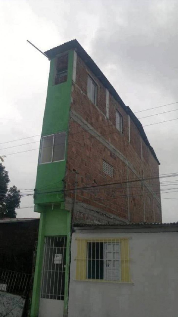 2. Cela peut ressembler à un simple mur, mais c'est une maison avec plusieurs pièces!