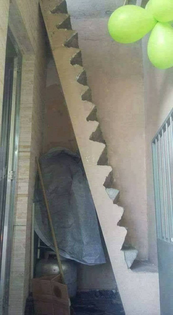 4. Diese Treppe ist nicht nur unzumutbar, sondern führt auch zu einer verfallenen Ebene.