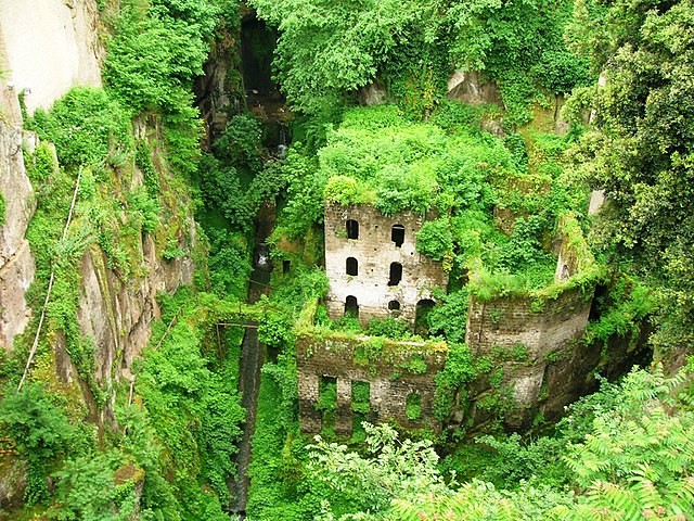 22. Eine verlassene Mühle, Sorrento (Italien).