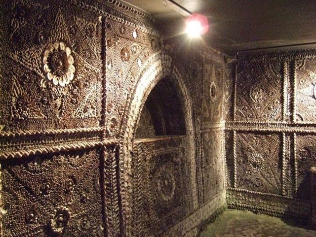 The display that the inhabitants of Margate saw was sensational! Several large rooms with walls covered with stunning seashell mosaics!