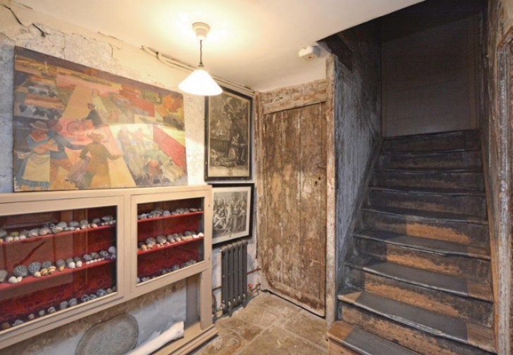 When you go downstairs to the basement, you can see a cellar that was used to store wines.