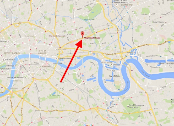 Si trova nella parte nord-orientale della città, nel quartiere di Mile End, uno dei più antichi sobborghi di Londra