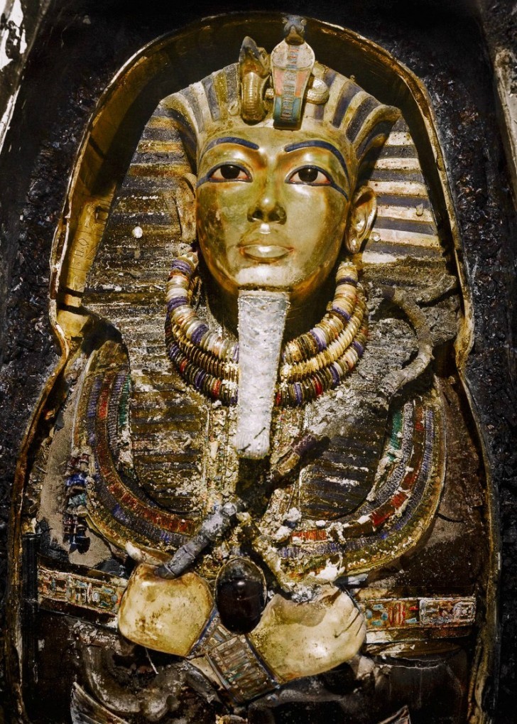 The funeral mask of Tutankhamen