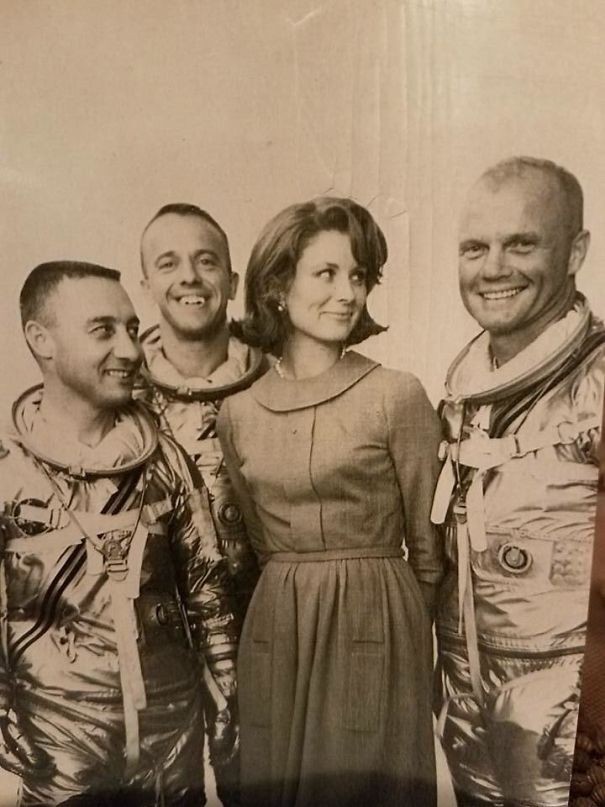 Mijn oma met de astronauten John Glenn, Gus Grissom, en Alan Shepherd, in 1959.