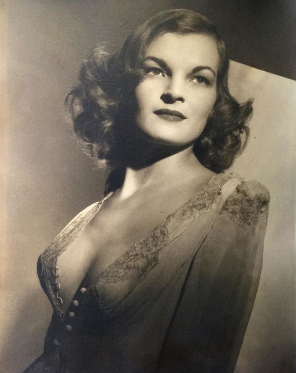 Meine Oma in den 40ern... sie war wunderschön.