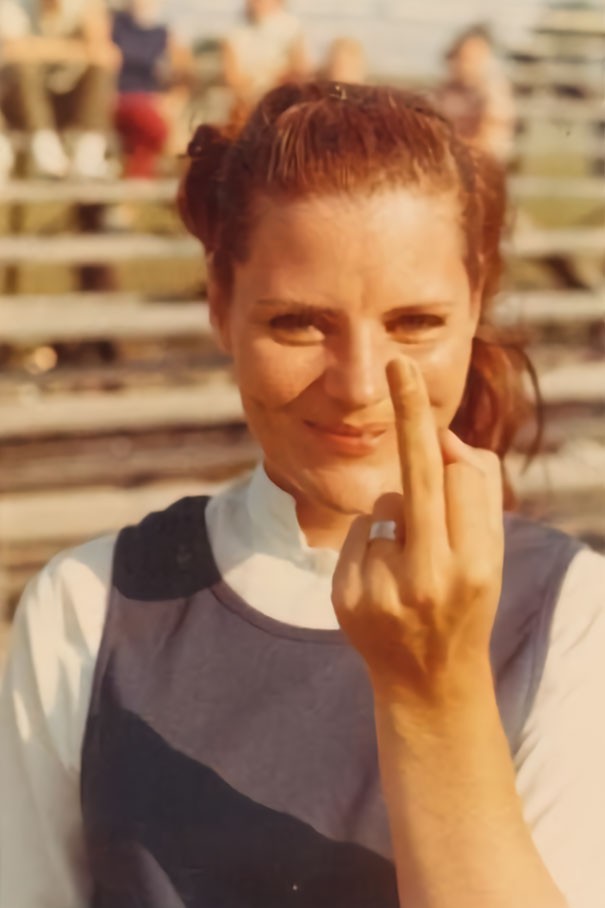 Ma grand-mère. On a mis cette photo près de son cercueil le jour de ses funérailles.