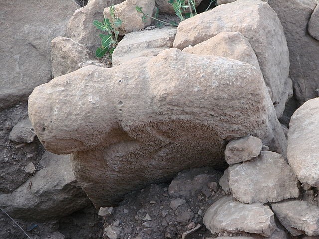 Its discovery dates back to 1963 when a Turkish-US research group noticed several piles of rock and soil consisting of fragments of flint