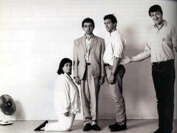 Dawn French, Rowan Atkinson, Hugh Laurie e Stephen Fry (1980)