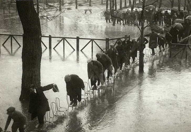 The famous flood in Paris (1924)