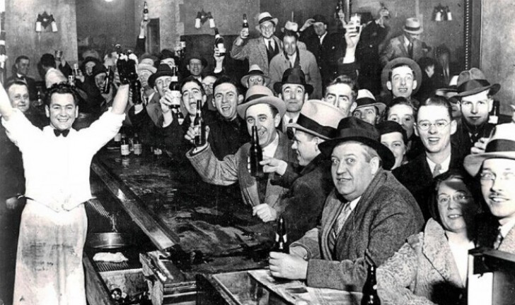 The end of Prohibition in the USA (1933)