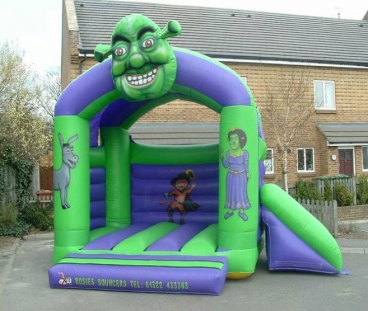 2. Never has a Shrek castle made you more afraid than this one ...