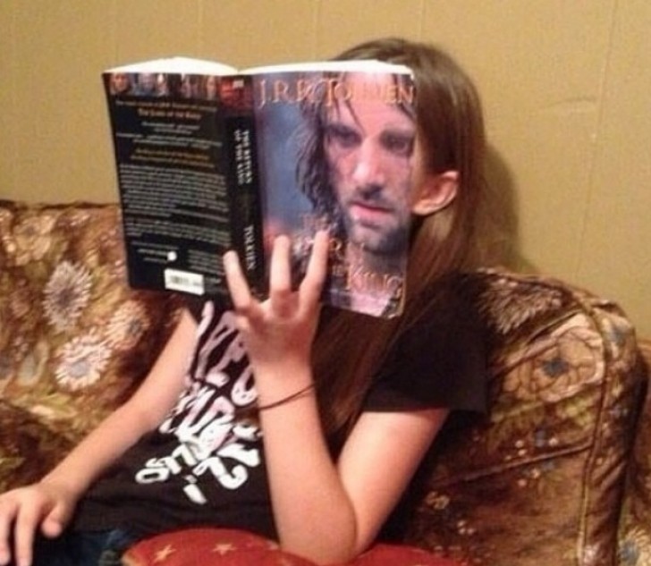 Aragorn lends his face to a young reader ...