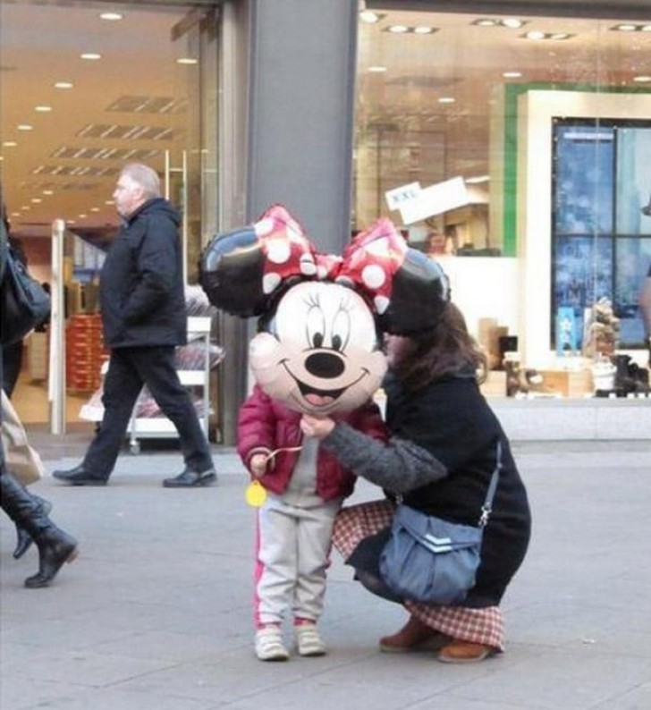 Una niña se convierte en Minnie!