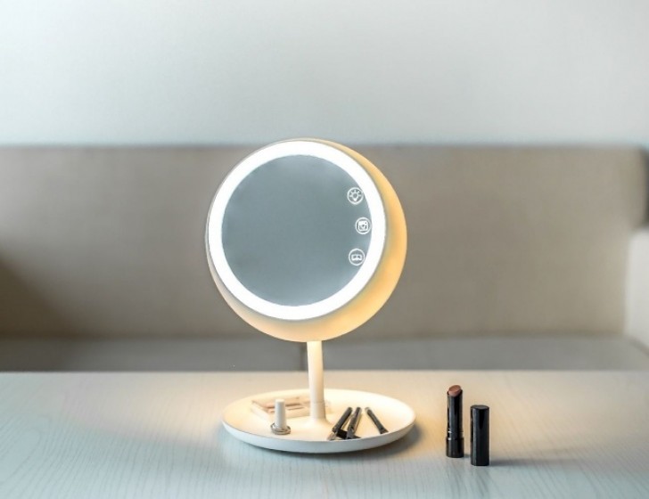 9. JUNO, the intelligent makeup mirror