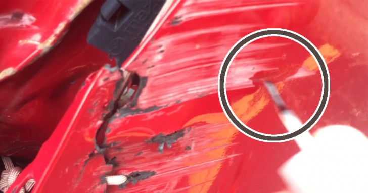 Se avete graffiato la carrozzeria della vostra auto, applicate sulla parte danneggiata del comune smalto trasparente per unghie.