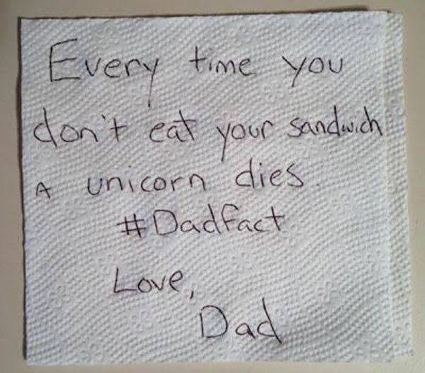 Chaque fois que tu ne manges pas ton sandwich, une licorne meurt. Avec amour, papa.