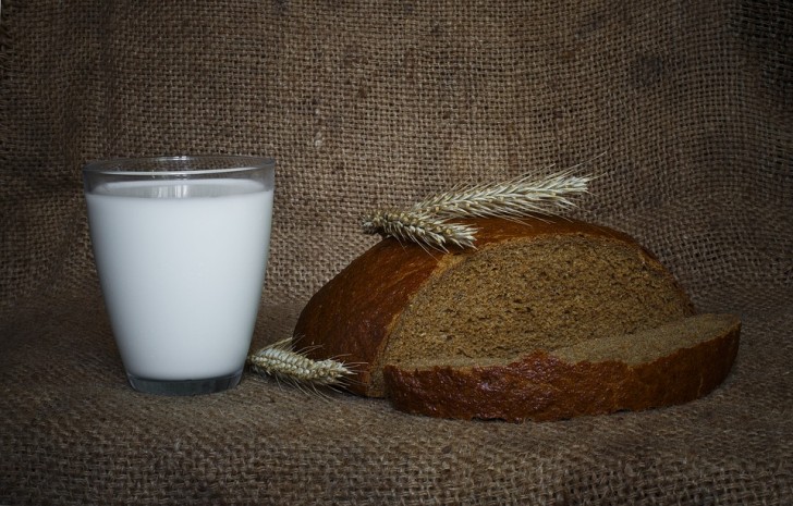 6. Masker van melk en brood.