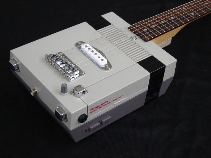 17. Eine alte Konsole für Videospiele wird zur Gitarre...
