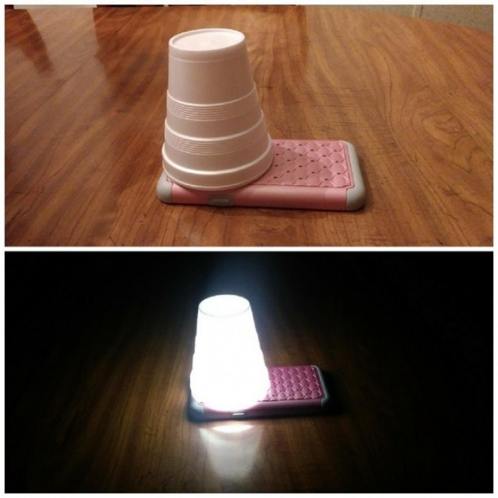 4. Lampe à faire soi-même. Ce dont vous avez besoin: une tasse en plastique usagée et la lampe de poche de votre smartphone.