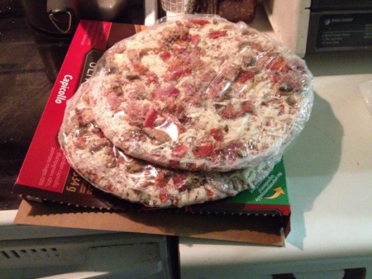 4. He comprado una pizza congelada para encontrarme 2 en una unica caja.