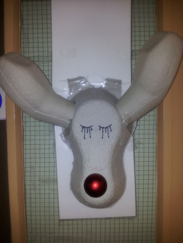 Das Rentier Rudolph im Krankenhaus-Stil.