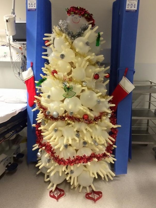 Christmas trees made with surgical gloves are the most popular!