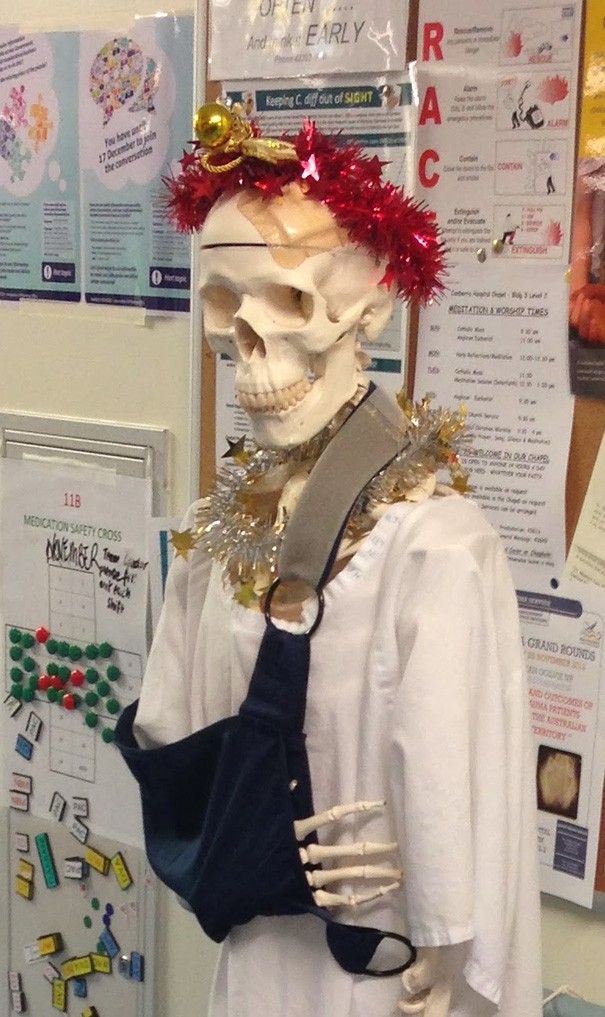 Il nome di questo scheletro natalizio? Mal Nutrizione!