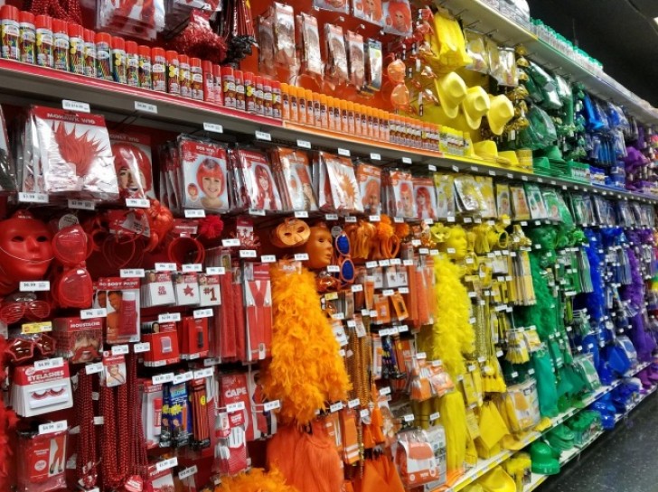 22. Les articles de ce magasin ont été classés par couleur.