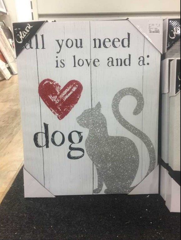 out ce dont vous avez besoin c'est de l'amour et un chien (?).