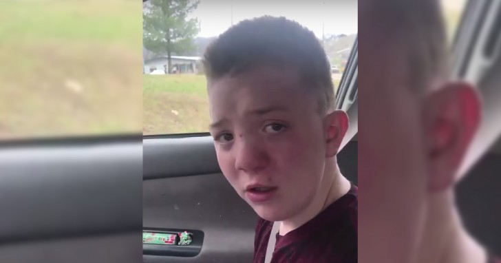 La mère du garçon, Keaton Jones, a filmé cette vidéo après que son fils l'ait appelée parce qu'il avait peur d'aller seul à la cantine.