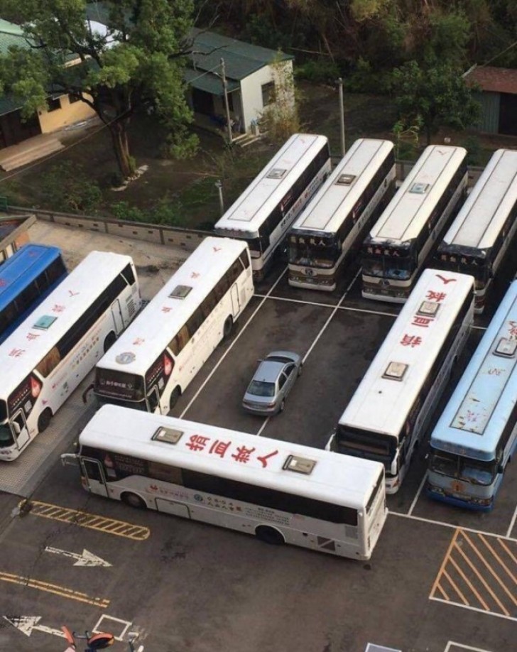 12 - une leçon pour qui se gare n'importe comment!