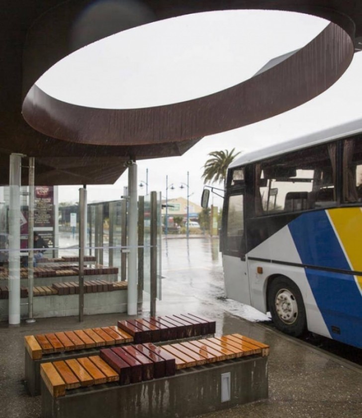 23. A bus stop shelter in Australia, with a hole in the ceiling where those who wait are exposed to the sunshine ... and the rain!