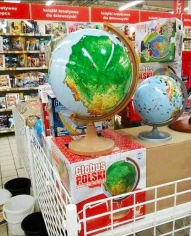 4. Este globo com uma visão estranha do mundo...