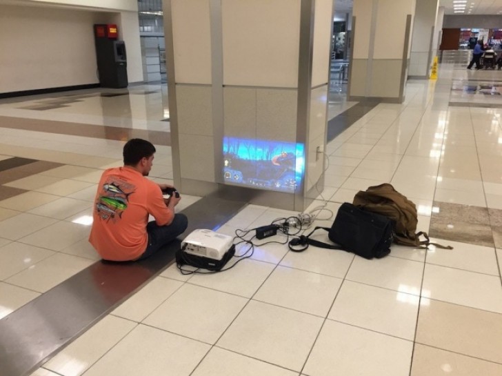 14. Matar o tempo no aeroporto.