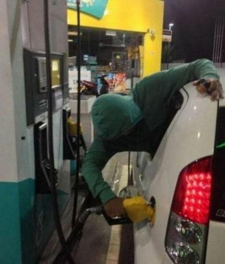 6 - When you have to fill your gas tank but it's really too cold outside ...