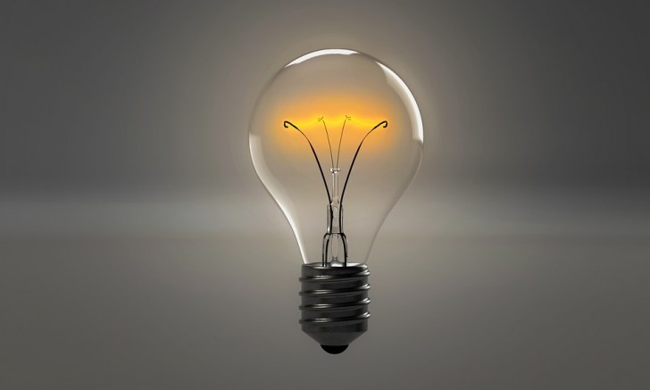 7. Unser Gehirn ist in der Lage, genug Elektrizität zu generieren, um eine Glühbirne zum Erstrahlen zu bringen