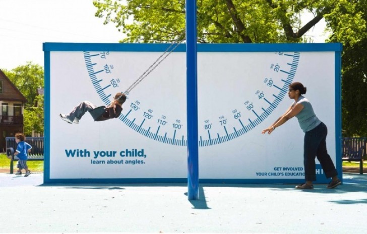 Esta publicidad fomenta a los padres a estar presentes en la instruccion de los hijos.
