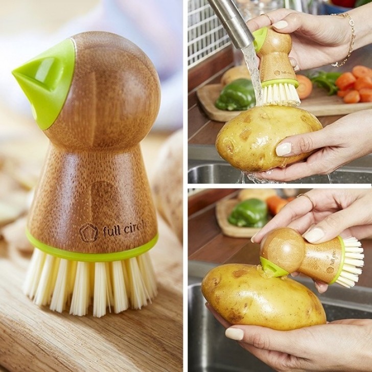 Cette brosse est utile pour nettoyer les pommes de terre (mais aussi tout autre légume) et pour éliminer les germes , grâce à sa pointe en plastique.