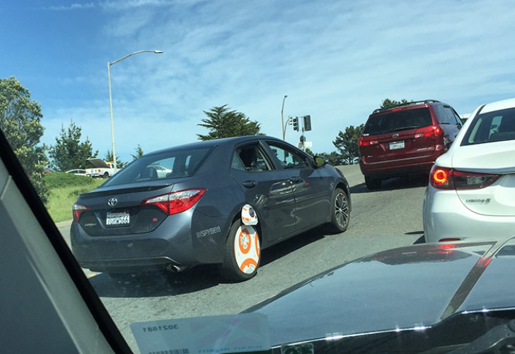 Star Wars va toujours plus loin: voici BB-8 en version fauteuil roulant!