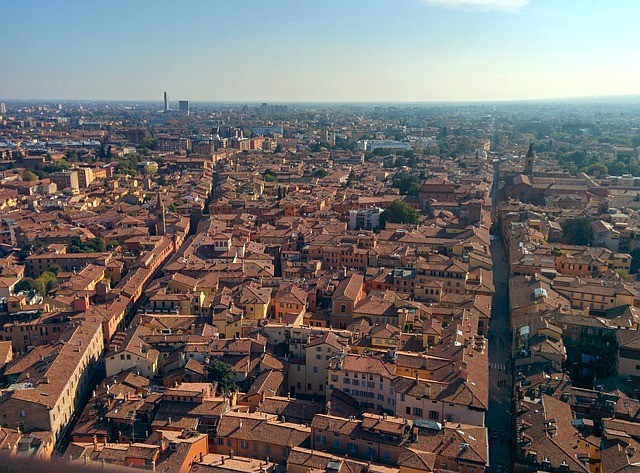 Viele vergleichen das alte Bologna mit der Skyline von New York. Vielleicht war die italienische Stadt sogar etwas imposanter, oder was denkt ihr?