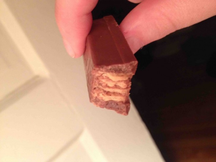 1. Ein Kit-Kat, das falsch herum produziert wurde.